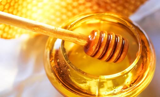 «العسل» نافع للبشرة أيضاً