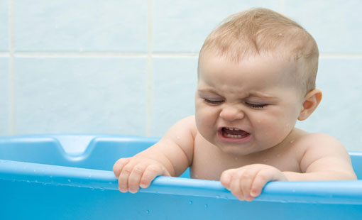 خوف الطفل من الماء أسبابه وطرق علاجه