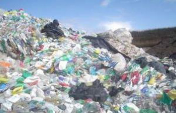 اكتشاف قارة سابعة تتكون من النفايات البلاستيكية