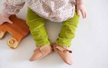 الحذاء المناسب للطفل المبتدئ في المشي