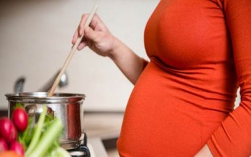 لماذا يجب ألّا نكثر من الأكل مع الحمل؟
