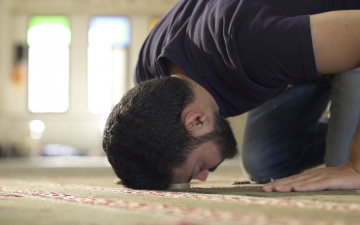 تقوى الله علامةُ الإيمانِ وأساسُهُ