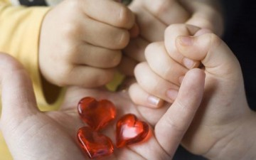 وسائل تقوية الحب الأسري مع الأطفال