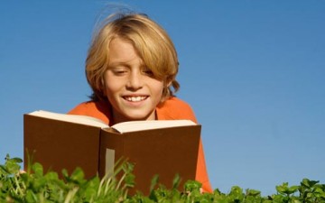 أهمية القراءة في نمو شخصية الطفل