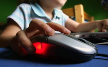 مخاطر الإنترنت على الطفل