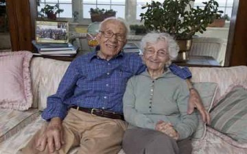 مسنان يحتفلان بمرور 81 عاماً على زواج كان متوقعاً له الفشل